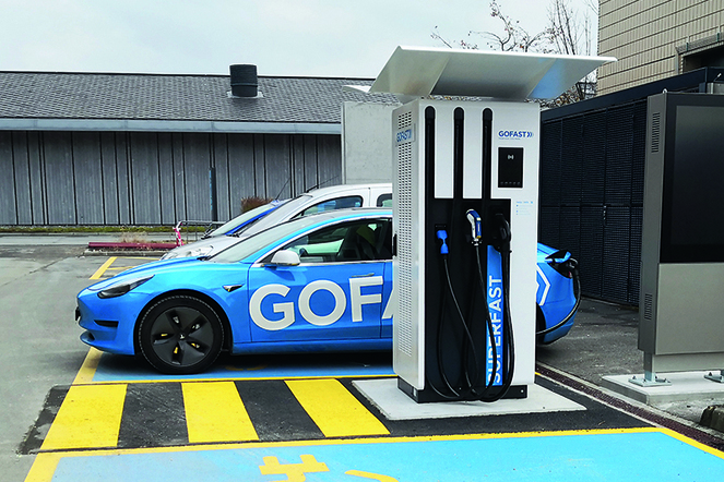 Ladestation für zwei Elektroautos auf dem EPFL-Campus. | © MESH4U