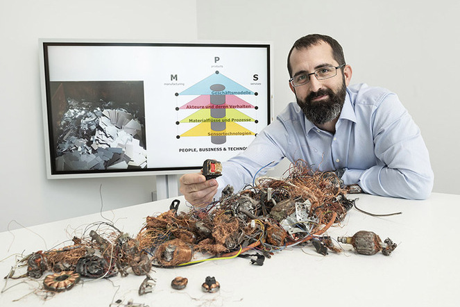 Simon Züst beschäftigt sich an der Hochschule Luzern mit dem Gesamtsystem des Metallrecyclings. | © HSLU