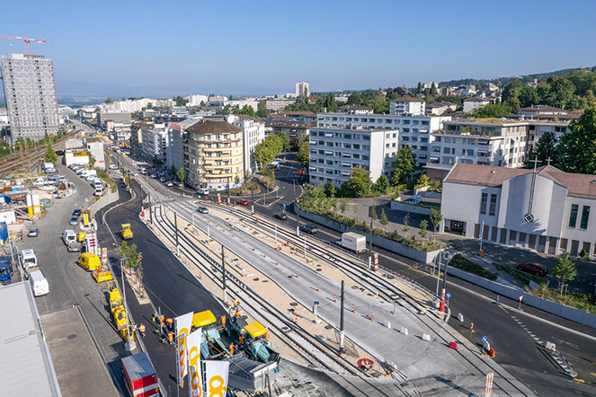 In Lausanne-Prilly verändert sich das Gesicht des Strassenbahnplatzes: Die umfangreichen Sommerbaumassnahmen im August waren Vorbote des künftigen multimodalen Verkehrsknotenpunkts. | © tramway-lausannois.ch In Lausanne-Prilly verändert sich das Gesicht des Strassenbahnplatzes: Die umfangreichen Sommerbaumassnahmen im August waren Vorbote des künftigen multimodalen Verkehrsknotenpunkts. | © tramway-lausannois.ch