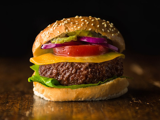 Weltweit erster Hamburger aus In-vitro-Fleisch – vorgestellt und aufgegessen am 5. August 2013 in London. | © Mosa Meat Weltweit erster Hamburger aus In-vitro-Fleisch – vorgestellt und aufgegessen am 5. August 2013 in London. | © Mosa Meat