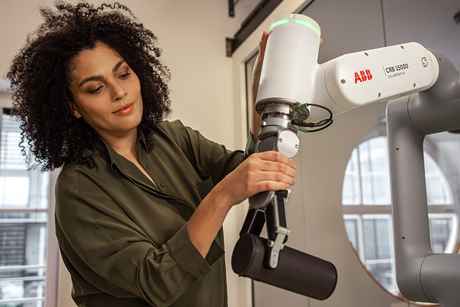 Kollaborativer ABB-Roboter. Der schweizerisch-schwedische Anlagenbauer verkauft sein Robotergeschäft nach Japan. | © ABB Kollaborativer ABB-Roboter. Der schweizerisch-schwedische Anlagenbauer verkauft sein Robotergeschäft nach Japan. | © ABB