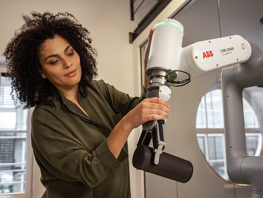 Kollaborativer ABB-Roboter. Der schweizerisch-schwedische Anlagenbauer verkauft sein Robotergeschäft nach Japan. | © ABB Kollaborativer ABB-Roboter. Der schweizerisch-schwedische Anlagenbauer verkauft sein Robotergeschäft nach Japan. | © ABB