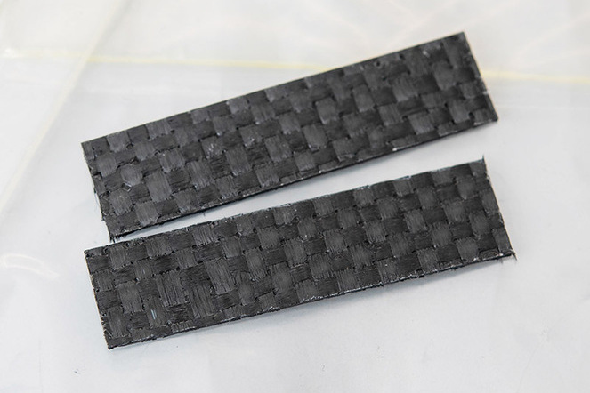 Das transparente Harz kann allein und als Verbundwerkstoff mit Kohlefasern zum Einsatz kommen. | © Empa