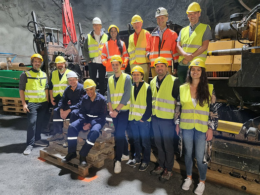 Mitglieder des DEPLOI-the-HEAT-Forschungsteams und der Unterstützungspartner im Versuchsstollen Hagerbach. | © ETH Zürich