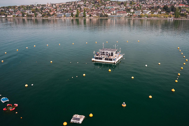 Die Forschungsplattform LéXPLORE im Genfersee | © EPFL/J. Caillet