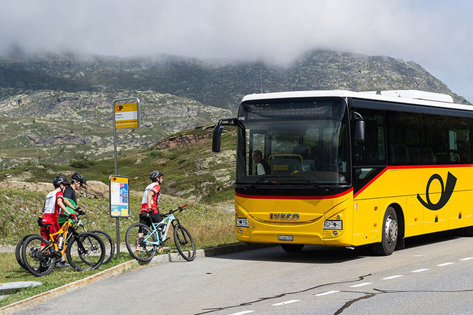 Postauto an der Simplon-Passstrasse: Laut Empa könnten E-Retrofits die Elektrifizierung der europäischen Busflotte um 15 Jahre beschleunigen. | © Postauto