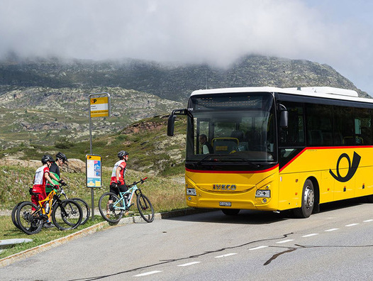 Postauto an der Simplon-Passstrasse: Laut Empa könnten E-Retrofits die Elektrifizierung der europäischen Busflotte um 15 Jahre beschleunigen. | © Postauto