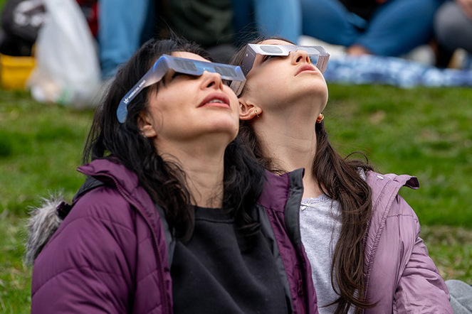 Brille nicht vergessen! Am 12. August ist die Sonnenfinsternis in der Schweiz sichtbar. | © Shutterstock