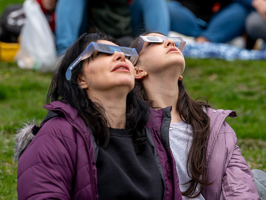 Brille nicht vergessen! Am 12. August ist die Sonnenfinsternis in der Schweiz sichtbar. | © Shutterstock