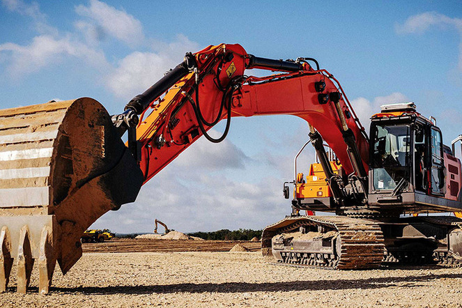 Ein mit Gravis-Technologie ausgerüsteter Bagger kann Arbeiten auf der Baustelle selbstständig ausführen. | © Gravis Robotics
