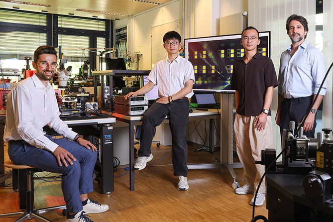 EPFL-Forscher Luca Mazzone, Yuan Zong, Hongkeng Zhu und Elison Matioli (v. l. n. r.). | © A. Herzog/EPFL