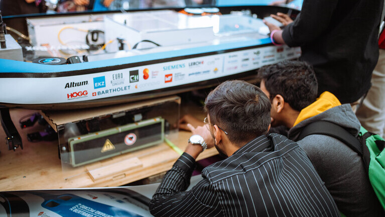 Der Prototyp beim Scrutineering und Sicherheitscheck des Swissloop-Teams an der EHW, gesponsert von Swiss Engineering | © Swissloop ETH