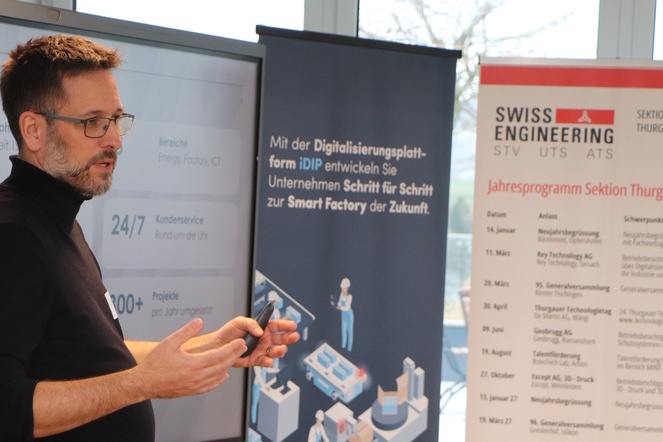 Lukas Näf referiert | © Martin Sinzig